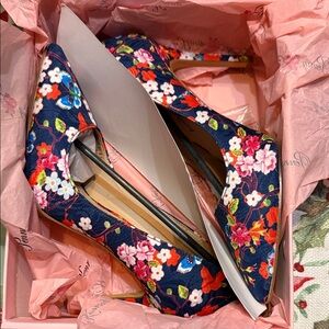 Women beautiful floral heels